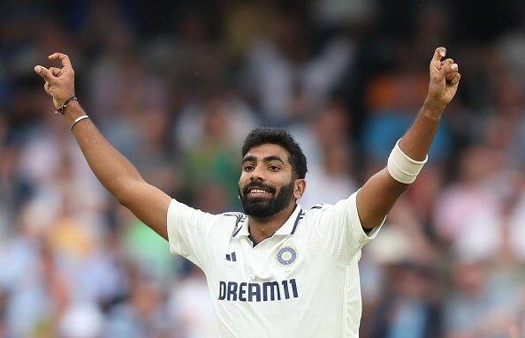 स्टार वेगवान गोलंदाज जसप्रीत बुमराहने एकट्याने इंग्लंडच्या अर्ध्या संघाला पॅव्हेलियनचा रस्ता दाखवला.