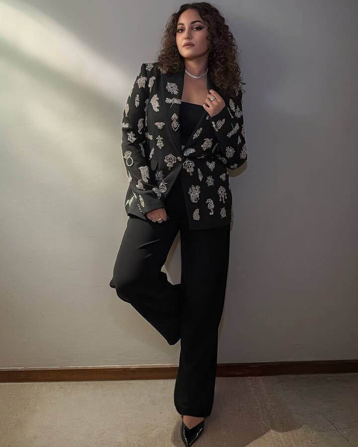 Sonakshi Sinha’s style evolution over the years has been remarkable. She has moved from girl-next-door casuals to power-packed statement looks that exude confidence and contemporary glamour. What sets her apart is her ability to mix trends with timeless pieces, creating outfits that feel relatable yet aspirational.