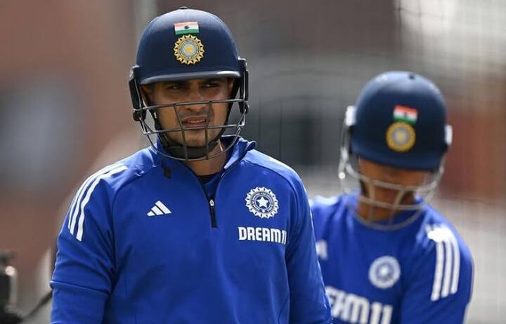 ਐਮਸੀਸੀ ਨਿਯਮ 19.45 ਦੇ ਤਹਿਤ, ਇਹ ਸਪੱਸ਼ਟ ਤੌਰ 'ਤੇ ਕਿਹਾ ਗਿਆ ਹੈ ਕਿ ਇਨ੍ਹਾਂ ਸਾਰੇ ਰੰਗਾਂ ਤੋਂ ਇਲਾਵਾ, ਗੂੜ੍ਹੇ ਰੰਗ ਦੇ ਜੁਰਾਬਾਂ ਪਹਿਨਣ ਦੀ ਇਜਾਜ਼ਤ ਨਹੀਂ ਹੈ। ਇਹ ਨਿਯਮ 2023 ਵਿੱਚ ਲਾਗੂ ਕੀਤਾ ਗਿਆ ਸੀ ਅਤੇ ਉਦੋਂ ਤੋਂ ਲਗਭਗ ਸਾਰੇ ਖਿਡਾਰੀ ਇਸਦਾ ਪਾਲਣ ਕਰ ਰਹੇ ਹਨ। ਹਾਲਾਂਕਿ, ਸ਼ੁਭਮਨ ਗਿੱਲ ਹੈਡਿੰਗਲੇ ਟੈਸਟ ਦੇ ਪਹਿਲੇ ਦਿਨ ਕੈਮਰੇ ਦੀਆਂ ਨਜ਼ਰਾਂ ਤੋਂ ਨਹੀਂ ਬਚ ਸਕੇ।