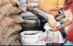 Ration Card: ਰਾਸ਼ਨ ਕਾਰਡ ਧਾਰਕਾਂ ਨੂੰ ਮਿਲ ਰਹੇ 8 ਲਾਭ, ਸਰਕਾਰ ਨੇ ਨਿਯਮਾਂ 'ਚ ਕੀਤਾ ਬਦਲਾਅ; ਖਾਣ-ਪੀਣ ਦੀਆਂ ਚੀਜ਼ਾਂ ਸਣੇ ਵਿੱਤੀ ਲਾਭ ਅਤੇ...