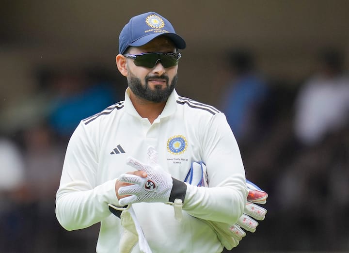 भारतीय विकेटकीपर्स द्वारा अधिकांश परीक्षण कैच: एमएस धोनी - 256, सैयद किरमानी - 160, ऋषभ पंत - 151*, किरण मोर - 110।