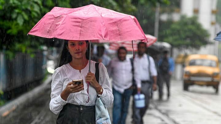 মঙ্গলবার দক্ষিণ ২৪ পরগনা পূর্ব ও পশ্চিম মেদিনীপুরে ভারী বৃষ্টির আশঙ্কা জারি করেছে হাওয়া অফিস। বুধবার ও বৃহস্পতিবার ভারী বৃষ্টির পরিমাণ ও ব্যাপকতা আরও বাড়বে।