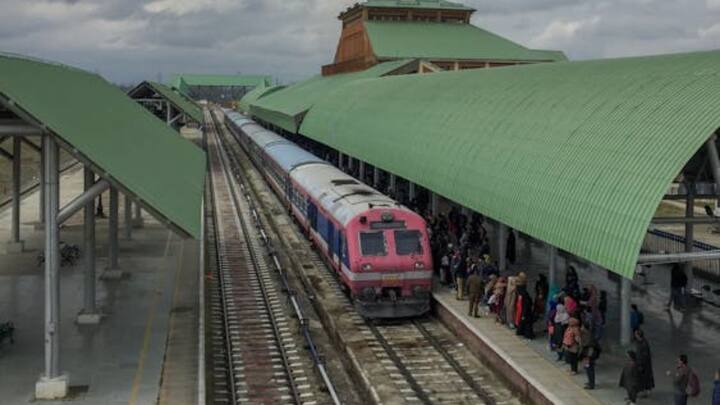 बड़ी संख्या में मरीजों को देखते हुए भारतीय रेल प्रशासन और राज्य सरकार कैंसर पीड़ितों को एक एक निशुल्क अटेंडेंट देते हैं, जिसका किराया 25 प्रतिशत ही लिया जाता है.