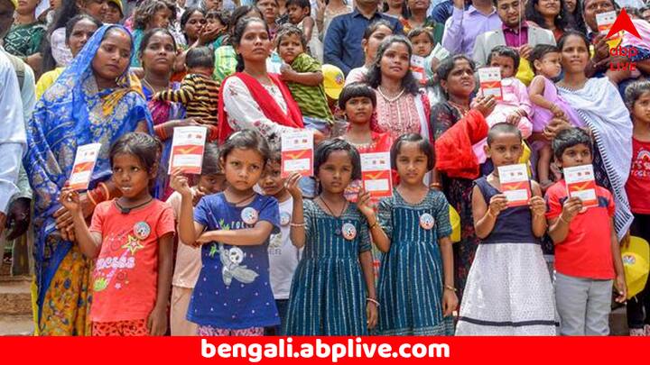 Sukanya Samriddhi Yojana: মেয়ের ভবিষ্যৎ সুরক্ষিত করতে চাইলে এই স্কিমে বিনিয়োগ করা জরুরি। এই স্কিমে বিনিয়োগে ২০ বছর পরে আপনার মেয়ে হবে কোটিপতি।
