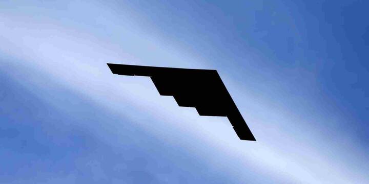 रॉयटर्स के मुताबिक अमेरिकी अधिकारियों ने पुष्टि की है कि इस हमले में B-2 स्टेल्थ बॉम्बर्स का इस्तेमाल हुआ है. पहले ये खबरें भी आई थीं कि अमेरिका ने इन बॉम्बर्स को गुआम भेजा है. माना जा रहा है कि GBU-57 जैसे हथियारों का इस्तेमाल ईरान के फोर्दो जैसे पर्वतीय अंडरग्राउंड ठिकानों पर किया गया होगा.