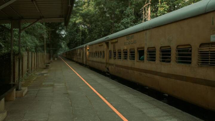 यहां कुछ देर रुकने के बाद यह बीकानेर के लिए रवाना हो जाती है. यह ट्रेन अपने साथ न जाने कितनी उम्मीद, आशा और हौसले लेकर दौड़ती है. हर कैंसर पीड़ित सीने में दर्द छिपाए इसमें सवार हो जाता है.