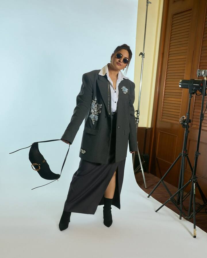 Sonakshi Sinha has once again proved that when it comes to effortless style and powerful fashion statements, she rarely misses the mark. While promoting her upcoming film Nikita Roy, the actress was spotted in a look that beautifully balanced sophistication with a dash of boldness.
