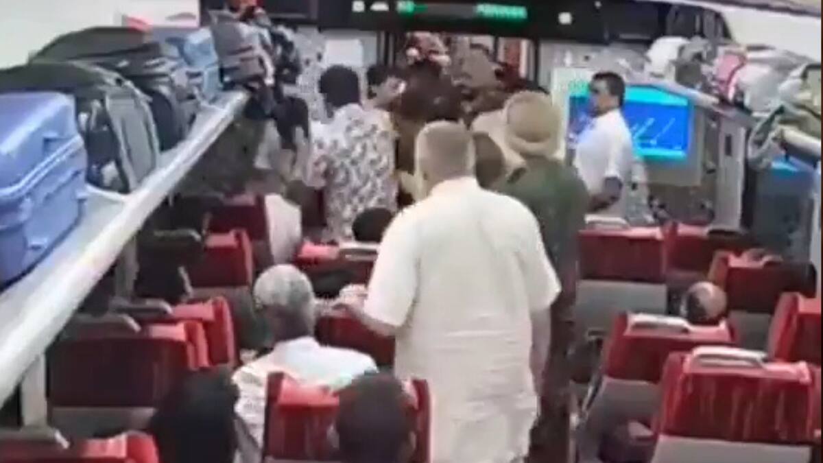 வந்தே பாரத் இருக்கைக்கு தகராறு! பாஜக எம்எல்ஏ ஆதரவாளர்கள் பயணி மீது தாக்குதல்! பரபரப்பு வீடியோ