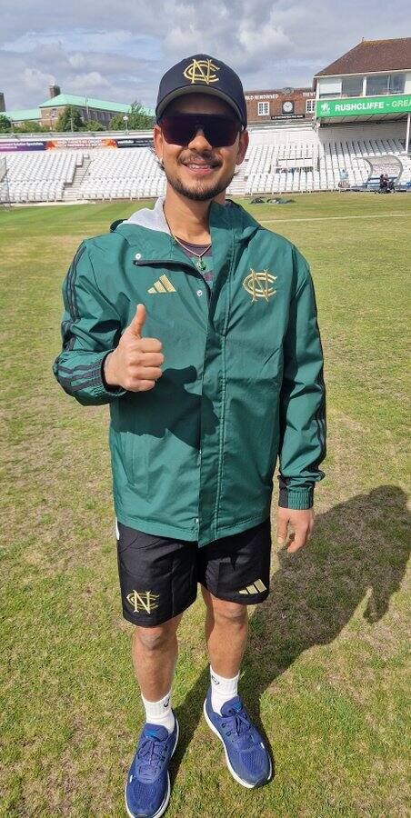 किशन इंग्लंडच्या काउंटी चॅम्पियनशिपमध्ये खेळत आहे. तो नॉटिंगहॅमशायर संघाचा भाग आहे.