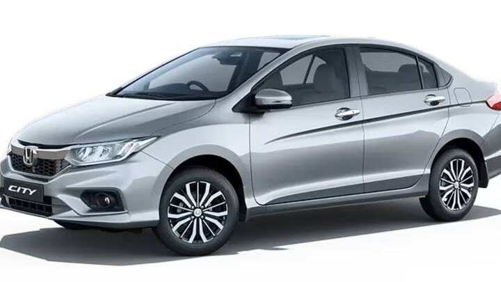 इसके अलावा पांचवे नंबर पर भारत में सालों से पसंद की जाने होंडा सिटी है. इसे पाकिस्तान में भी काफी पसंद किया जाता है. पाकिस्तान में इस कार का 6 जेनरेशन मॉडल मौजूद है.