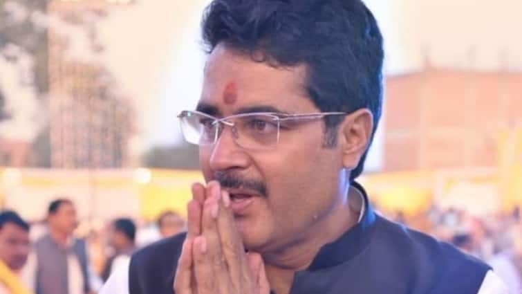 UP Politics Rakesh Pratap Singh reaction on being expelled from samajwadi party raised question on puja pal UP Politics: सपा से निष्कासन पर छलका राकेश प्रताप सिंह का दर्द! महिला बागी MLA का नाम लेकर किया बड़ा दावा