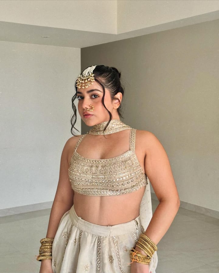 इसी शो में फैशन डिजाइनर और एक्ट्रेस उर्फी जावेद की बहन डॉली जावेद भी पार्टिसिपेट करने वाली हैं. जिससे शो में और भी ग्लैमर का तड़का लगने वाला है.