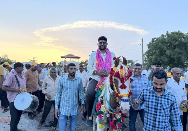 ગોપાલ ઈટાલિયાની જીત થતાની સાથે જ આપના નેતાઓ તેમને શુભેચ્છાઓ પાઠવી રહ્યા છે. વિસાવદર પેટા ચૂંટણીમાં કૉંગેસનું પ્રદર્શન ખૂબ જ ખરાબ રહ્યું છે.