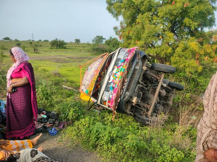 धाराशिव जिल्ह्यातील परंडा तालुक्यात भीषण अपघात झाला असून, या अपघातात एका महिलेचा जागीच मृत्यू झाला आहे. तर 6 ते 7 जण गंभीर जखमी झाले आहेत.