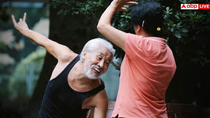 सूरत में आपको सूरत के मूल निवासियों के अलावा  राजस्थान, एमपी, यूपी, बिहार, झारखंड, ओडिशा, महाराष्ट्र, पंजाब, केरल से आए हुए लोगों की बड़ी आबादी देखने को मिल जाएगी.