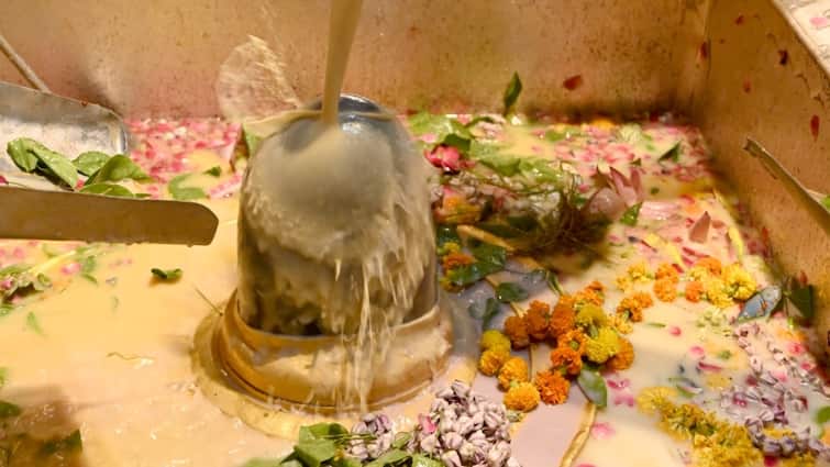 UP: बाबा विश्वनाथ के दर्शन को लेकर अफवाहों पर विराम, मंदिर प्रशसन ने किया दरों का ऐलान Varanasi sawan special sugam darshan in Kashi Vishwanath temple ticket rates unchanged IN UP ann UP: बाबा विश्वनाथ के दर्शन को लेकर अफवाहों पर विराम, मंदिर प्रशसन ने किया दरों का ऐलान