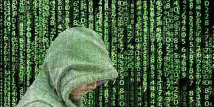 Cyber Crime Helpline Number, 1930, यह भारत सरकार की ओर से जारी हेल्पलाइन नंबर है, जिस पर कॉल करके आप तुरंत सहायता मांग सकते हैं. National Cyber Crime Reporting Portal वेबसाइट www.cybercrime.gov.in पर जाकर आप शिकायत दर्ज कर सकते हैं. अपने बैंक को भी तुरंत सूचित करें ताकि वह संबंधित ट्रांजेक्शन को ब्लॉक कर सके. अगर ऑनलाइन प्लेटफॉर्म से समाधान नहीं मिलता है तो आप लिखित शिकायत भी दर्ज करा सकते हैं.