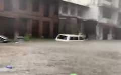 સુરતમાં મેઘરાજાની તોફાની બેટિંગ, રસ્તા પર વાહનો ડૂબ્યાં, કતારગામ સહિતના વિસ્તારના રસ્તા બ્લોક, વાહન વ્યવહાર ઠપ્પ