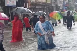 Surat Rain: સુરતમાં અતિભારે વરસાદ, 2 કલાકમાં સાડા 5 ઇંચ વરસ્યો, તમામ વિસ્તારમાં જળબંબાકાર, શાળામાં રજા જાહેર