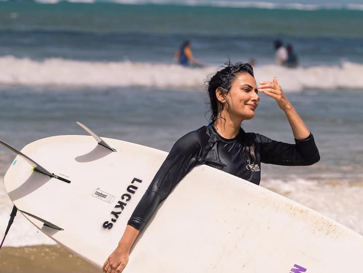 Talking about Sana Fatima's upcoming project, she will soon be seen in film director Anurag Basu's film 'Metro ... these days', which will be released in theaters on 4 July.