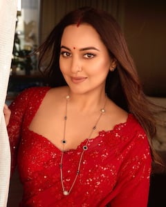 Sonakshi Sinha सो रही थीं तभी हुई ये डरावनी घटना, बताया- 'पहले मैं भूतों पर भरोसा नहीं करती थी लेकिन फिर....'