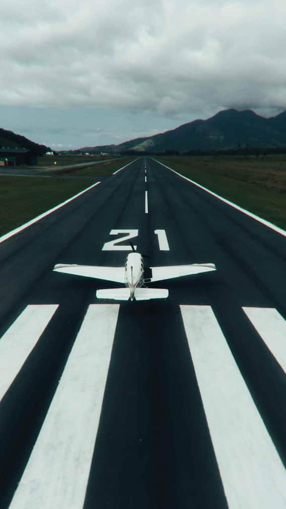 रनवे पर लिखे नंबरों का क्या होता है मतलब?