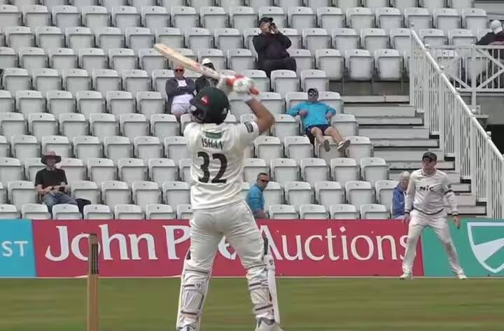 यानंतर, सोमवारी दुसऱ्या दिवशी फलंदाजीला आलेल्या किशनने जबरदस्त खेळ दाखवला.