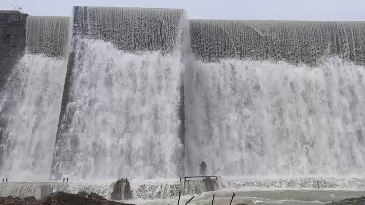 Jamnagar Rain: ધોધમાર વરસાદને લઈ રણજીત સાગર ડેમ ઓવરફ્લો, અદભુત નજારો જોવા મળ્યો, જુઓ તસવીરો