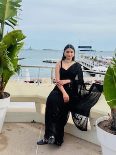 Sezal Sharma Photos: બ્લેક સાડીમાં ગ્લેમરસ લાગી સેજલ શર્મા, જુઓ સુંદર તસવીરો