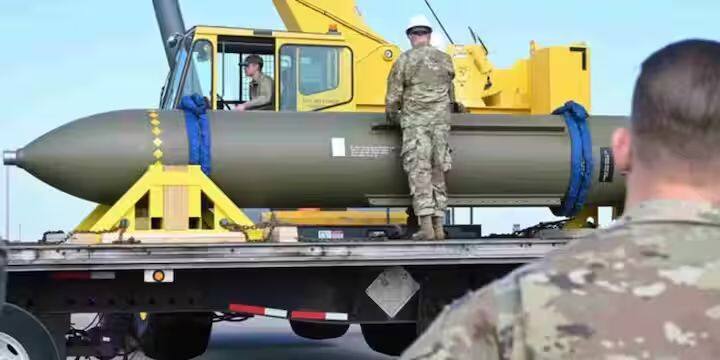 US Attacks On Iran: इराण आणि इस्रायल यांच्यातील संघर्षामुळे मध्यपूर्वेत युद्धाचे ढग दाटले असतानाच अमेरिकेने या युद्धात उडी घेतली होती.