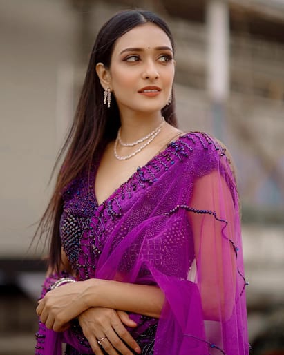 Goriya Chali Gaon Reality Show: गाय का दूध निकालती दिखेंगी टीवी की हसीनाएं, जानें कितना खास होगा ये नया शो