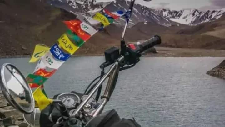 लाल रंग दक्षिण दिशा का भी प्रतीक है. हरा रंग पानी और उत्तर दिशा से संबंधित है. पीला रंग धरती और उसके केंद्र का प्रतीक माना जाता है.