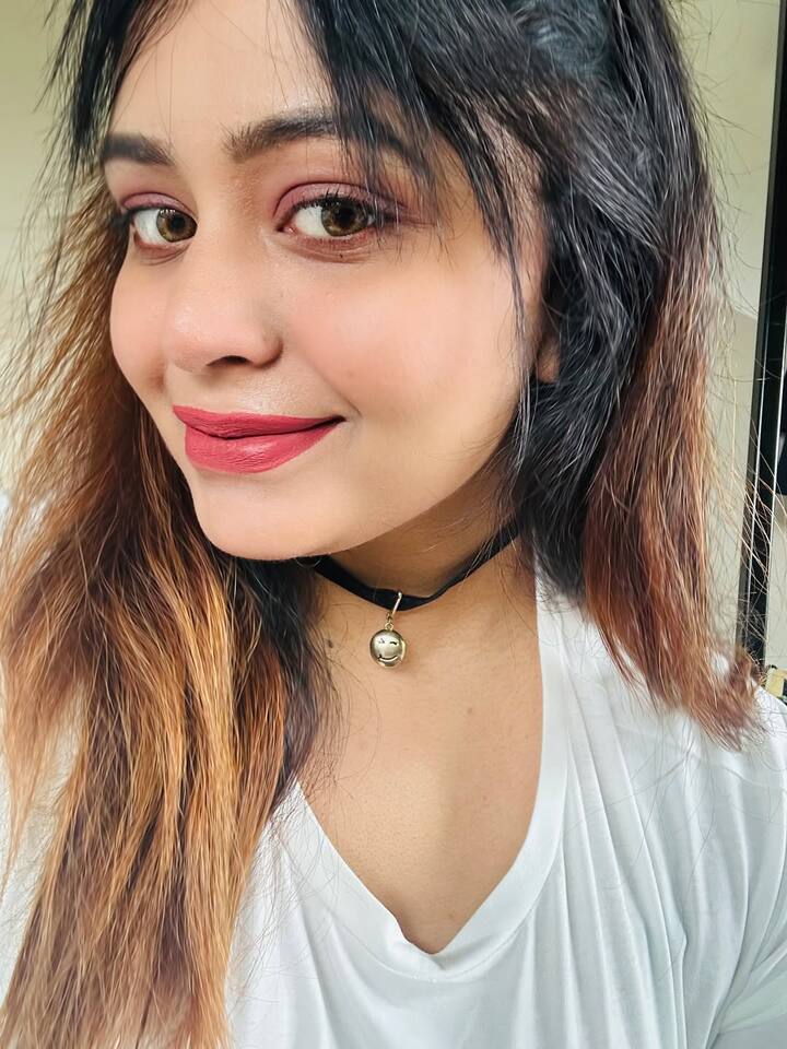 সদ্য সোশ্যাল মিডিয়ায় একটি ছবি শেয়ার করেছেন ঋতাভরী। বার্লিনে রয়েছেন তাঁরা। থাকছেন একটি হোটেলের চিলেকোঠায়।