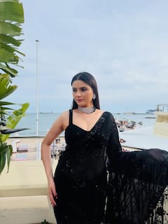 Sezal Sharma Photos: બ્લેક સાડીમાં ગ્લેમરસ લાગી સેજલ શર્મા, જુઓ સુંદર તસવીરો