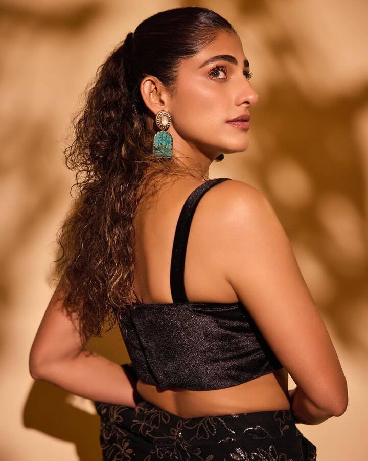 वहां एक्ट्रेस ने कुछ ड्रिंक्स लिए और अपने एक फ्रेंड के साथ वन नाइट स्डैंट किया था.