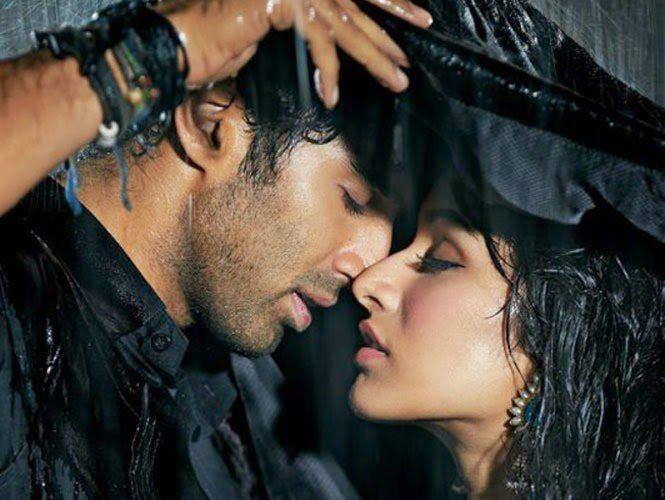 Tum Hi Ho — Aashiqui 2: No monsoon playlist is complete without Tum Hi Ho. This rain-soaked love ballad from Aashiqui 2 remains unmatched in its soulful lyrics and melody. It’s an evergreen ode to true love that hits differently when raindrops tap on your window.
