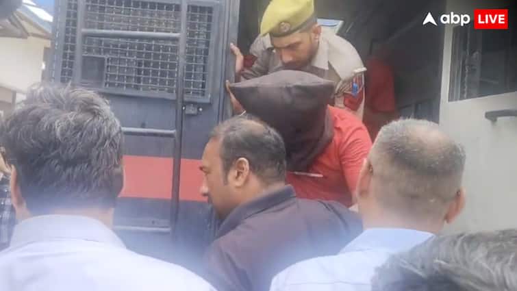 jammu kashmir nia arrested two helpers of attacker of pahalgam terrorist attack produced accused in jammu session court ann पहलगाम हमले में आतंकियों के मददगारों को 5 दिनों की रिमांड, NIA कर सकती है बड़े खुलासे