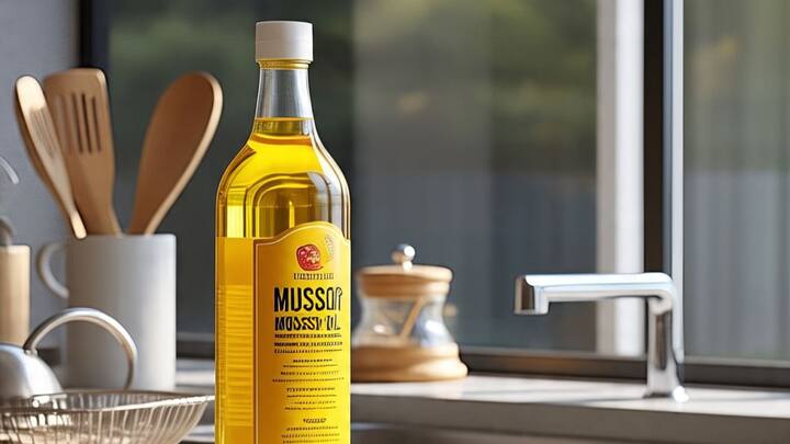 শুধু ত্বকই নয়, স্ক্যাল্প এবং চুলের স্বাস্থ্যেরও খেয়াল রাখে এই তেল। স্ক্যাল্প মাসাজ করলে খুসকি দূর হয়। কমতে পারে চুলকানিও। তাতে কমে চুল ঝরে যাওয়ার মতো সমস্যাও। 