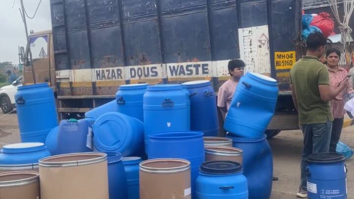 छत्रपती संभाजीनगरच्या साजापूरमध्ये NDPS पथकाची मोठी कारवाई झाली आहे. या कारवाईत खळबळ उडवून देणारा मुद्देमाल सापडला आहे. ड्रग्ज तयार करायला औषधांच्या स्क्रॅपचा वापर.