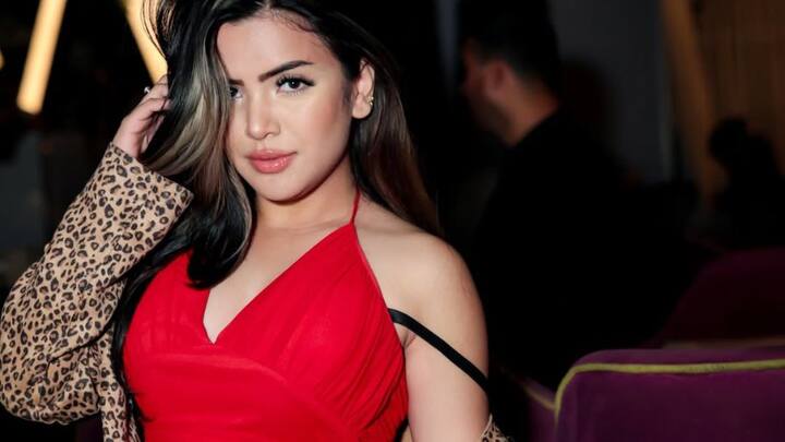 এমন ছেলেদের ফাঁদে ফেলে তাদের সঙ্গে আদিরসাত্মক কথা বলে টাকা আদায়ের চেষ্টা করতেন তিনি। আর তাঁর লক্ষ্য থাকত মূলত ধনী ছেলেরা।