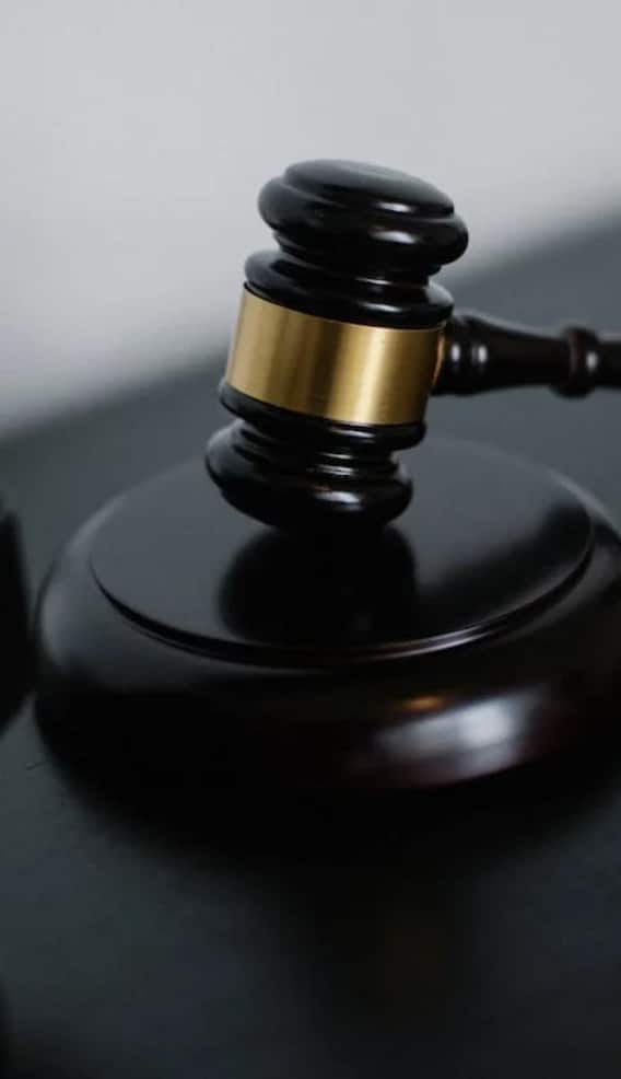 मध्य प्रदेश हाई कोर्ट ने अंधेरे में क्यों की केस की सुनवाई?