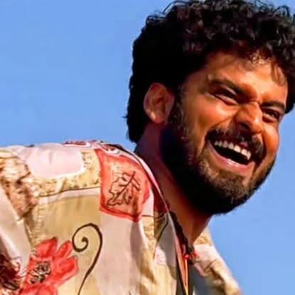 मनोज बाजपेयी का जन्म बिहार के एक छोटे से गांव बेलवा में हुआ था. बचपन से ही उनके सपने बड़े थे एक्टर बनना चाहते थे.