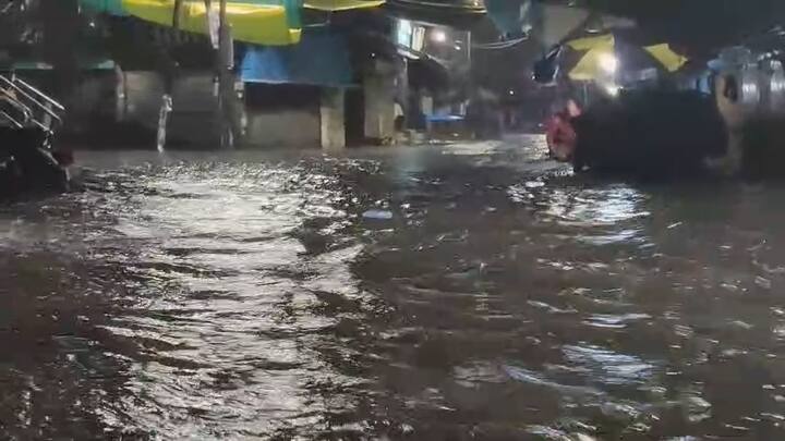 यात बाजारपेठातील अनेक दुकानं पाण्याच्या तडाख्यात सापडली असून  खाडीपार परिसरात घरांमध्ये पाणी शिरल्याने मोठं नुकसान झालं आहे.