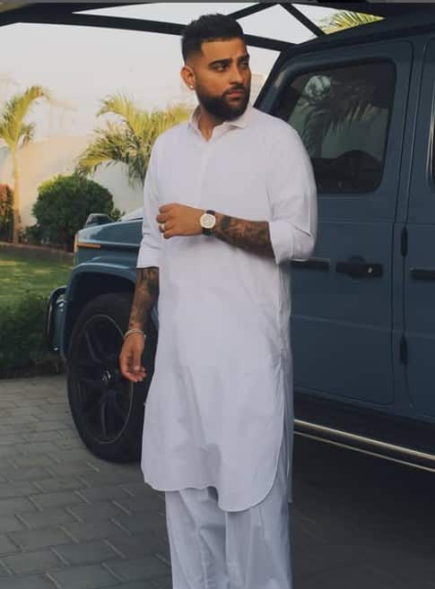 ਇਸ ਵਿਚਾਲੇ ਪੰਜਾਬੀ ਗਾਇਕ ਕਰਨ ਔਜਲਾ ਨੇ ਆਪਣੀ ਮੁਲਾਕਾਤ ਦੀਆਂ ਖਾਸ ਤਸਵੀਰਾਂ ਸੋਸ਼ਲ ਮੀਡੀਆ ਹੈਂਡਲ ਇੰਸਟਾਗ੍ਰਾਮ ਦੀ ਸਟੋਰੀ ਵਿੱਚ ਸ਼ੇਅਰ ਕੀਤੀਆਂ ਹਨ। ਇਸ ਦੌਰਾਨ ਚੱਡਾ ਨੇ ਕਰਨ ਔਜਲਾ ਦੇ ਨਾਲ-ਨਾਲ ਆਪਣੇ ਗੀਤਕਾਰ ਦੀਪ ਰੇਹਾਨ ਨਾਲ ਵੀ ਮੁਲਾਕਾਤ ਕੀਤੀ। ਰਾਘਵ ਨੇ ਵੀ ਮੁਲਾਕਾਤ ਦੀਆਂ ਇਹ ਤਸਵੀਰਾਂ ਆਪਣੇ ਸੋਸ਼ਲ ਮੀਡੀਆ ਅਕਾਊਂਟ 'ਤੇ ਸਾਂਝੀਆਂ ਕੀਤੀਆਂ ਹਨ।