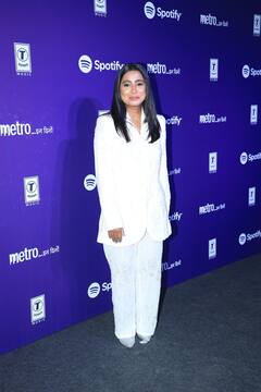 स्ट्रैपलेस ड्रेस में सारा अली खान ने दिए सिजलिंग पोज, मेट्रो इन दिनों के एक्टर्स ने बिखेरा जलवा