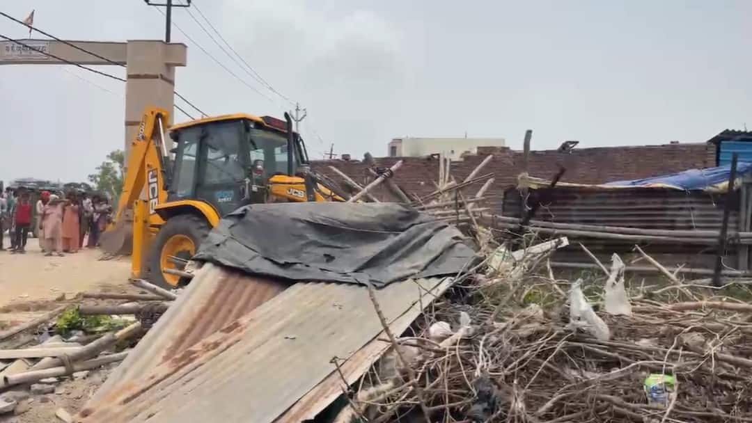 गाजियाबाद में गरजा जीडीए का बुलडोजर, 6 हेक्टेयर बेशकीमती जमीन को करवाया खाली Ghaziabad Development Authority took Bulldozer action on encroachment ann गाजियाबाद में गरजा जीडीए का बुलडोजर, 6 हेक्टेयर बेशकीमती जमीन को करवाया खाली