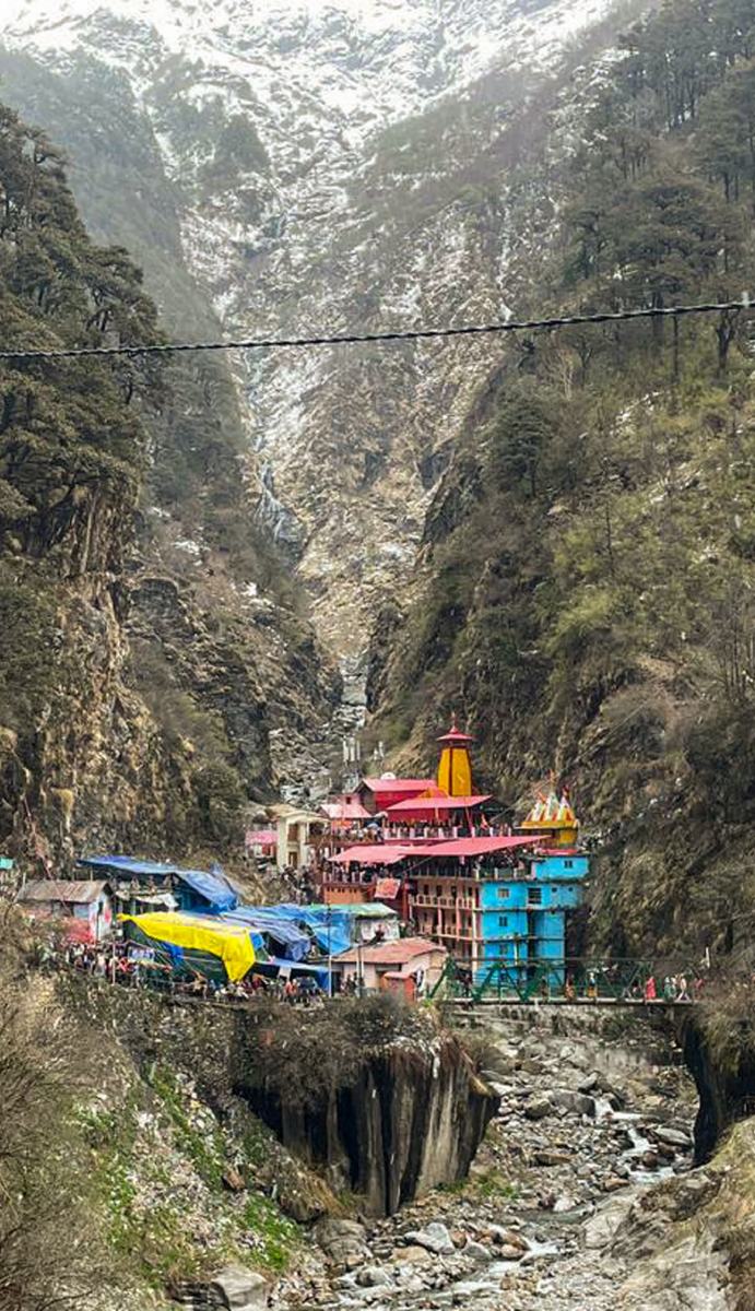 हर साल यमुनोत्री की यात्रा के लिए हजारों लोग जाते हैं