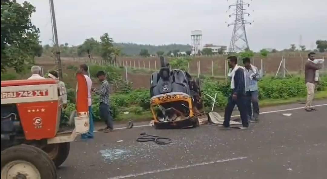 अकोल्यातल्या पातूरजवळ ऑटो आणि ट्रकमध्ये भीषण अपघात;दोघांचा जागीच मृत्यू, तर 4 प्रवासी गंभीर 