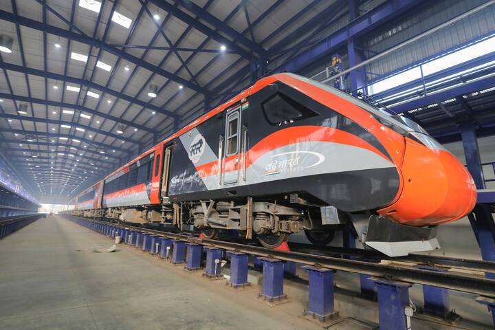 सध्या 24 तास आरक्षण चार्ट तयार करण्याची प्रक्रिया केवळ एका स्टेशनवर प्रायोगिक पातळीवर सुरु करण्यात आली आहे.हे यशस्वी झाल्यास रेल्वेला रिफंड धोरणात बदल करावा लागेल.