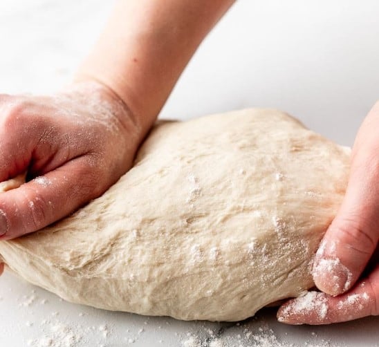 ਫਰਿੱਜ 'ਚ ਆਟਾ ਨਾ ਹੋਵੇ ਸਖਤ ਤੇ ਨਾ ਪਏਗਾ ਕਾਲਾ, ਜਾਣੋ ਇਸ ਸਹੀ ਤਰੀਕੇ ਬਾਰੇ!